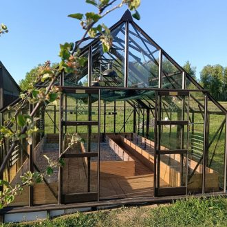 Грядки и паркет в теплицу / Серпуховский район // Май 2024