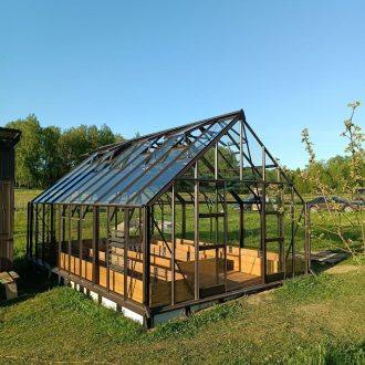 Грядки и паркет в теплицу / Серпуховский район // Май 2024