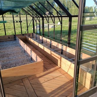 Грядки и паркет в теплицу / Серпуховский район // Май 2024