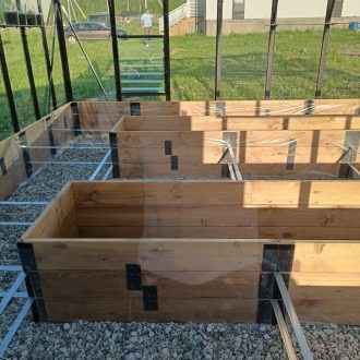 Грядки и паркет в теплицу / Серпуховский район // Май 2024