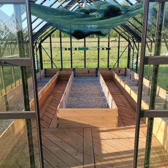 Грядки и паркет в теплицу / Серпуховский район // Май 2024