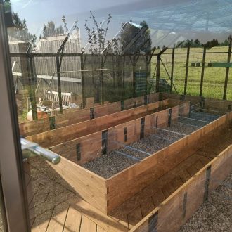 Грядки и паркет в теплицу / Серпуховский район // Май 2024