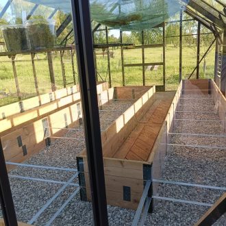 Грядки и паркет в теплицу / Серпуховский район // Май 2024