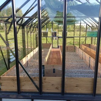 Грядки и паркет в теплицу / Серпуховский район // Май 2024