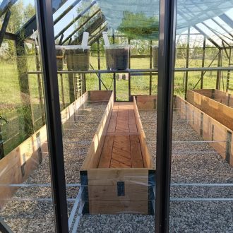 Грядки и паркет в теплицу / Серпуховский район // Май 2024