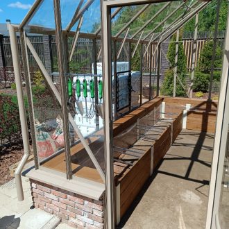 Компактная теплица и грядка / КП Новое Семкино — Рязанская область // Май 2024