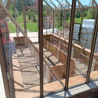 Компактная теплица и грядка / КП Новое Семкино — Рязанская область // Май 2024