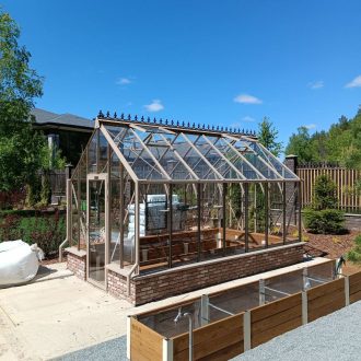 Компактная теплица и грядка / КП Новое Семкино — Рязанская область // Май 2024