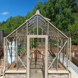 Компактная теплица и грядка / КП Новое Семкино — Рязанская область // Май 2024