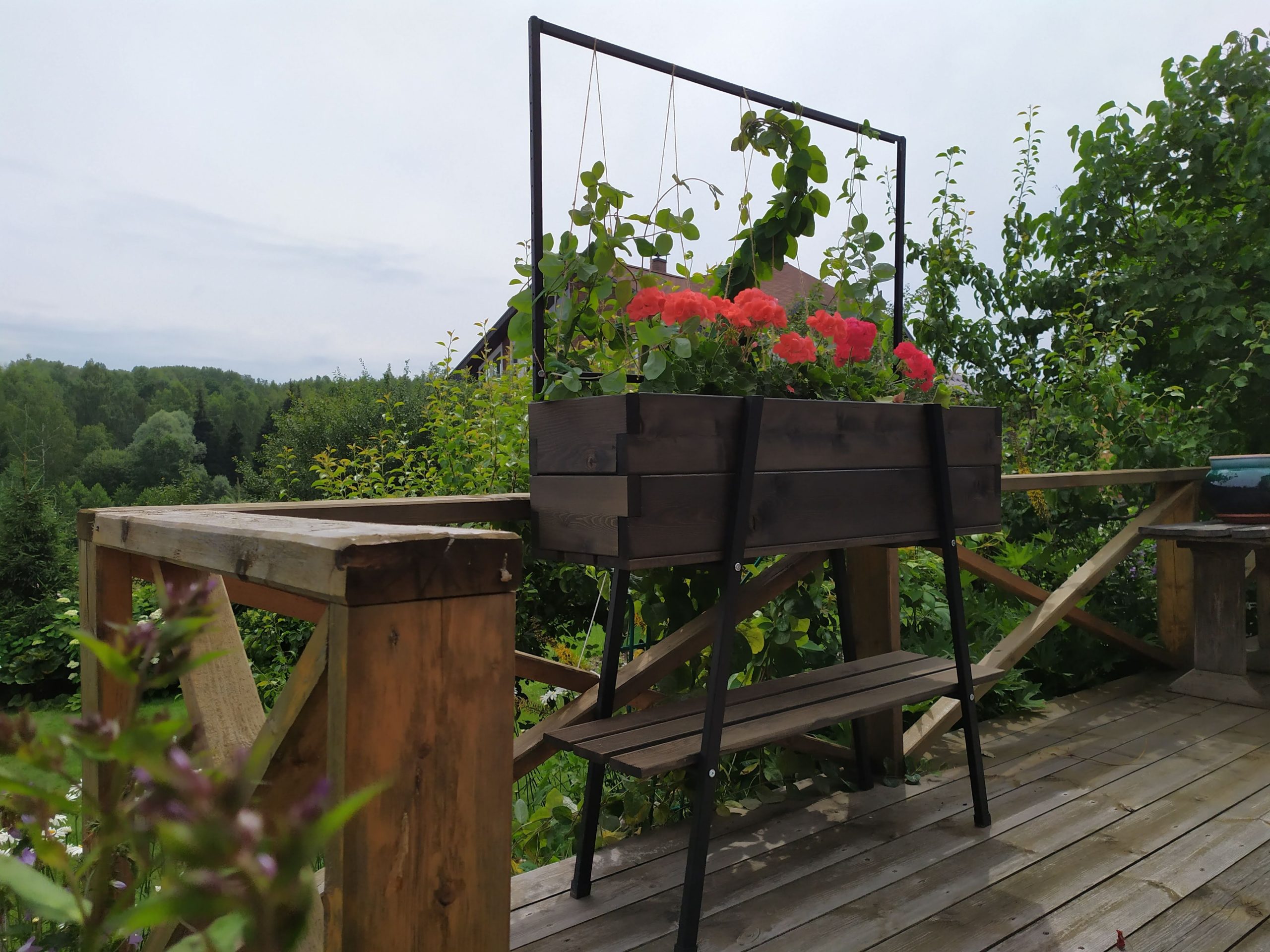 Контейнерное озеленение — деревянные кашпо, сундуки, скамеечки от ЭкоДеко