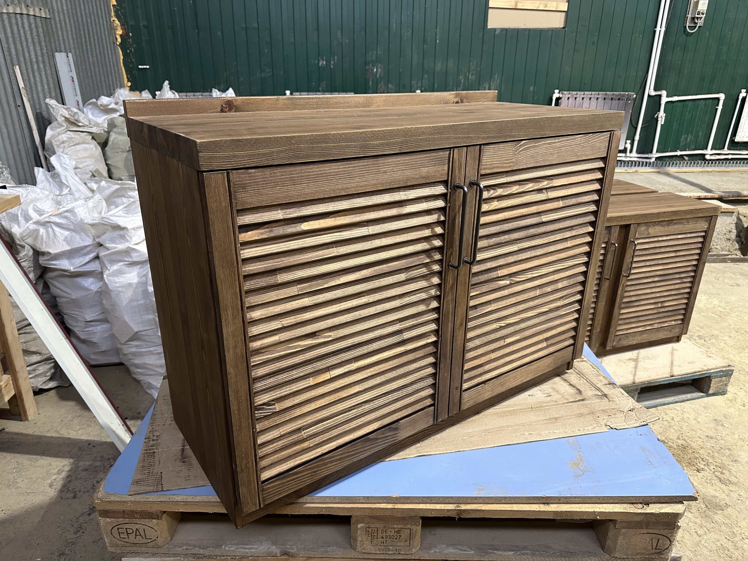 Контейнерное озеленение — деревянные кашпо, сундуки, скамеечки от ЭкоДеко