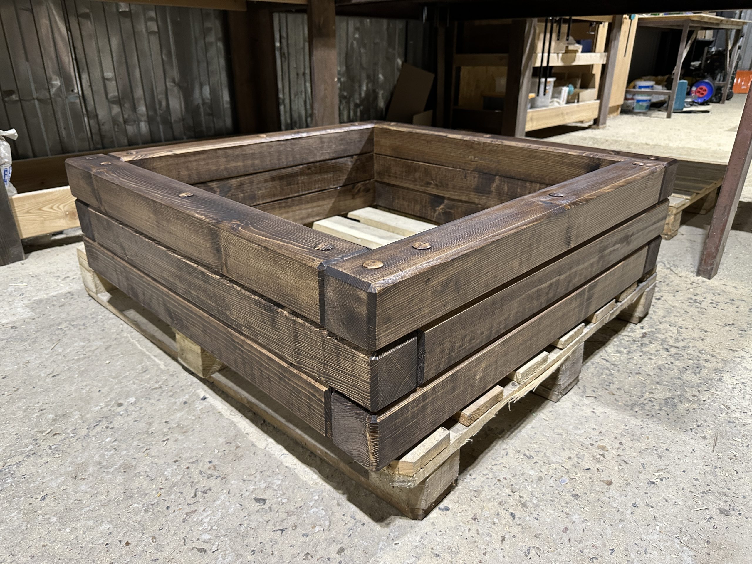 Контейнерное озеленение — деревянные кашпо, сундуки, скамеечки от ЭкоДеко